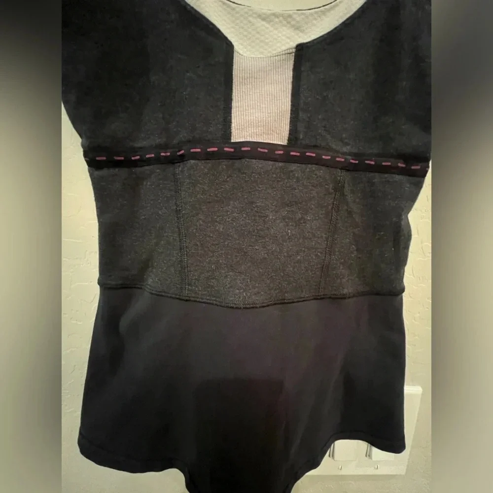 Lululemon size 2 gray black and pink top